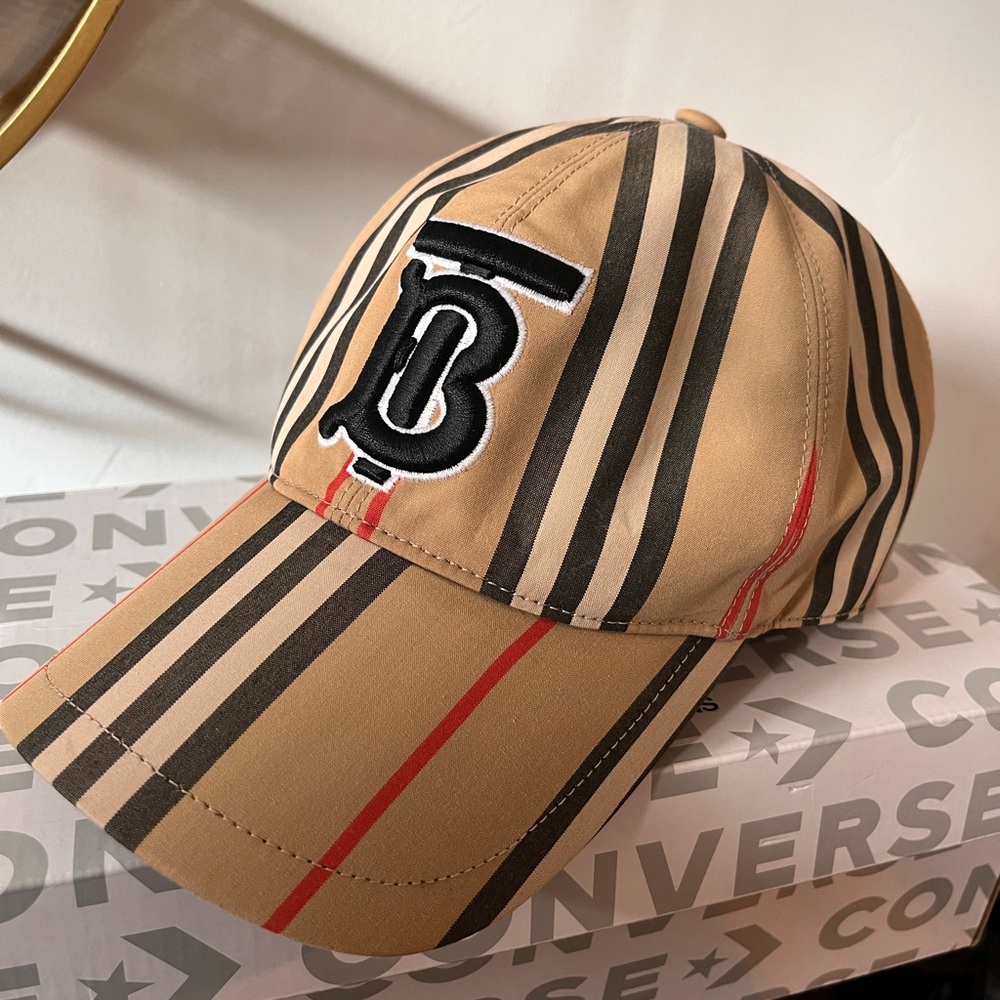 Burberry cap/hat